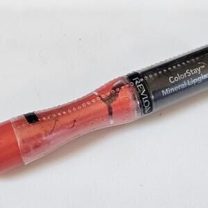 Revlon ColorStay Mineral Lipglaze Lip Color Gloss Shade 542 Continuous Coral